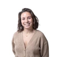 Dr Sarah BENSARSA, orthopediste à la Clinique Saint-Jean de Bruxelles